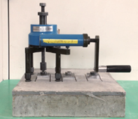 モルタル粘着強さ試験状況①