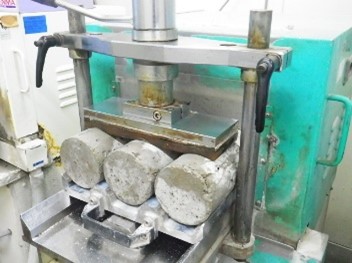 2.コンクリートの研磨状況