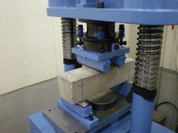 3.曲げ強度試験状況